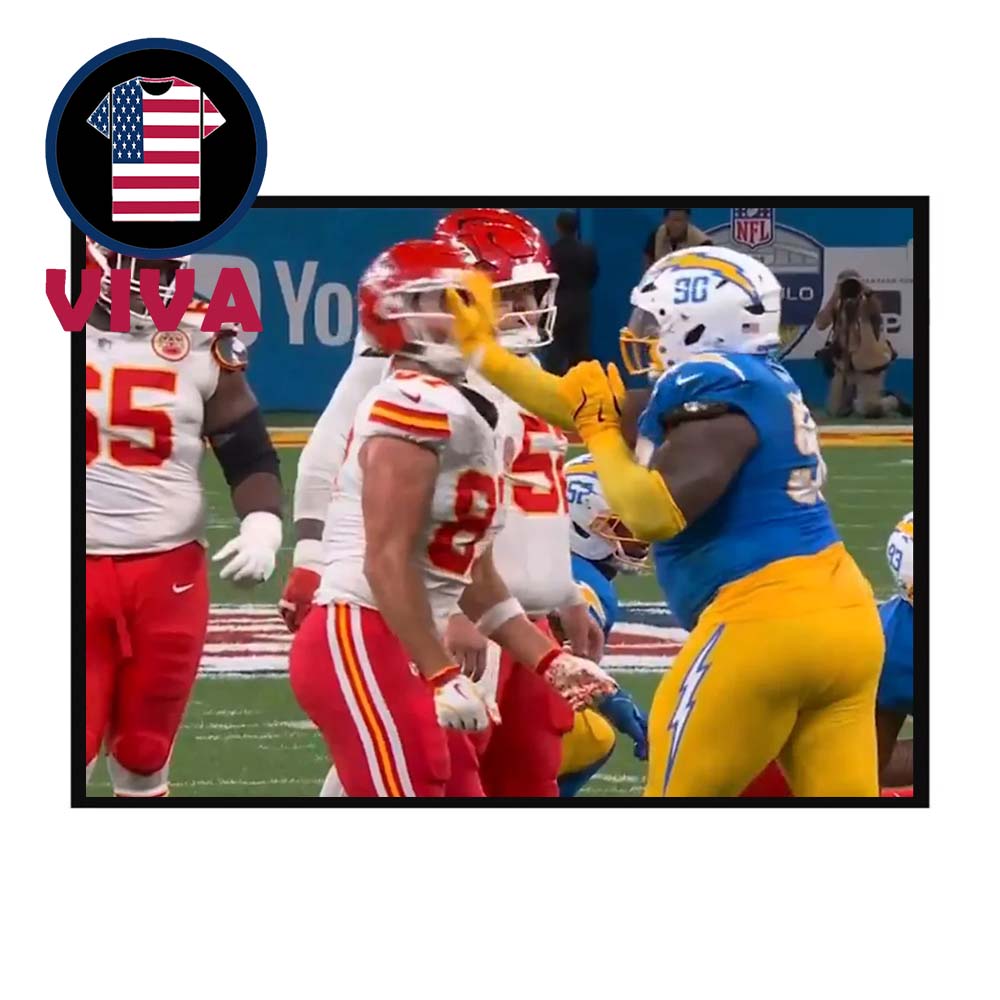 Travis Kelce Smacked Kansas City Chiefs vs Los Angeles Chargers NFL 2025 Home Decor Poster Canvas Travis Kelce Smacked Kansas City Chiefs vs Los Angeles Chargers NFL 2025 Home Decor Poster Canvas